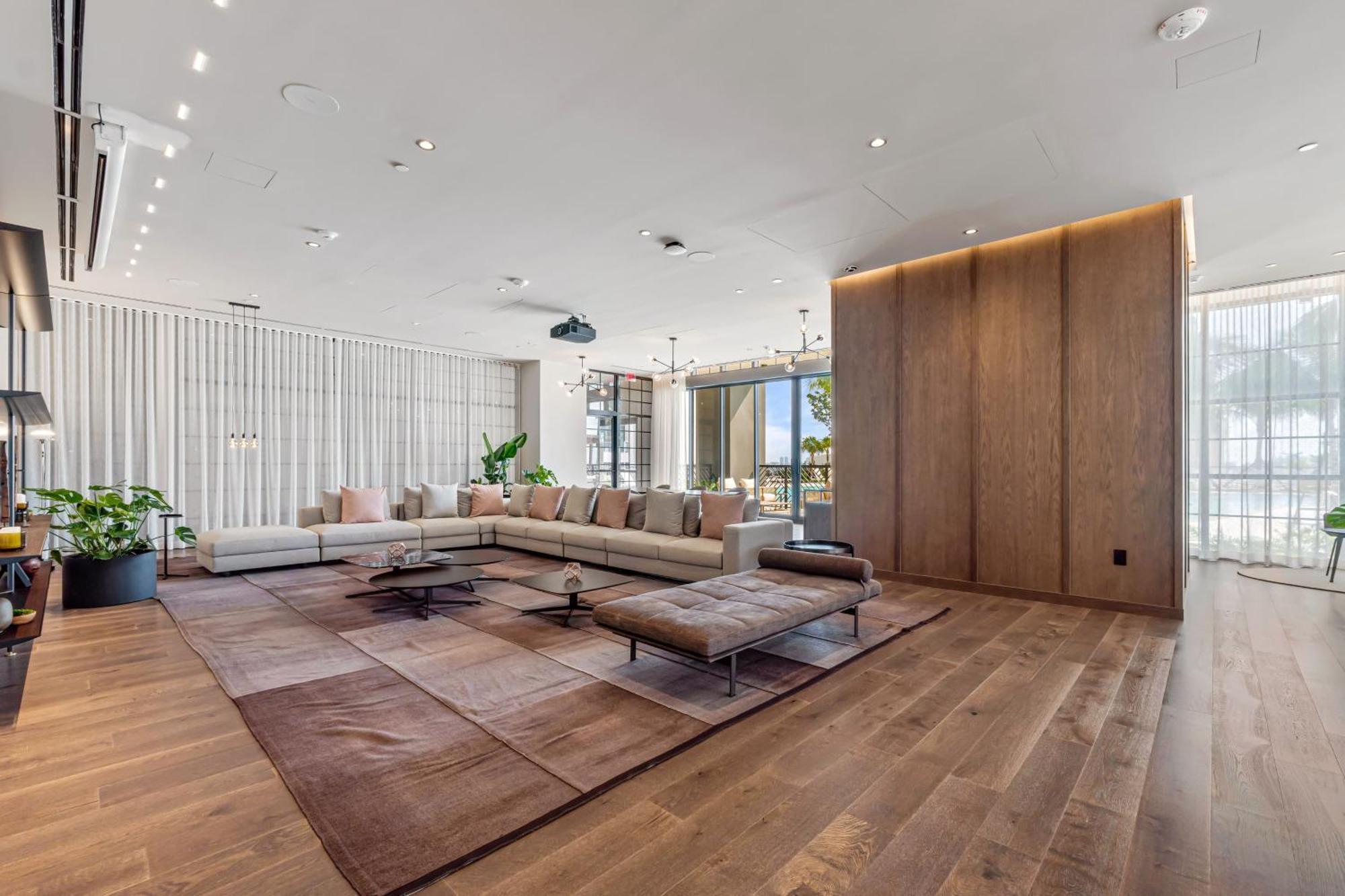 Apartment Exclusive W 3br And Stunning Sea Views! *