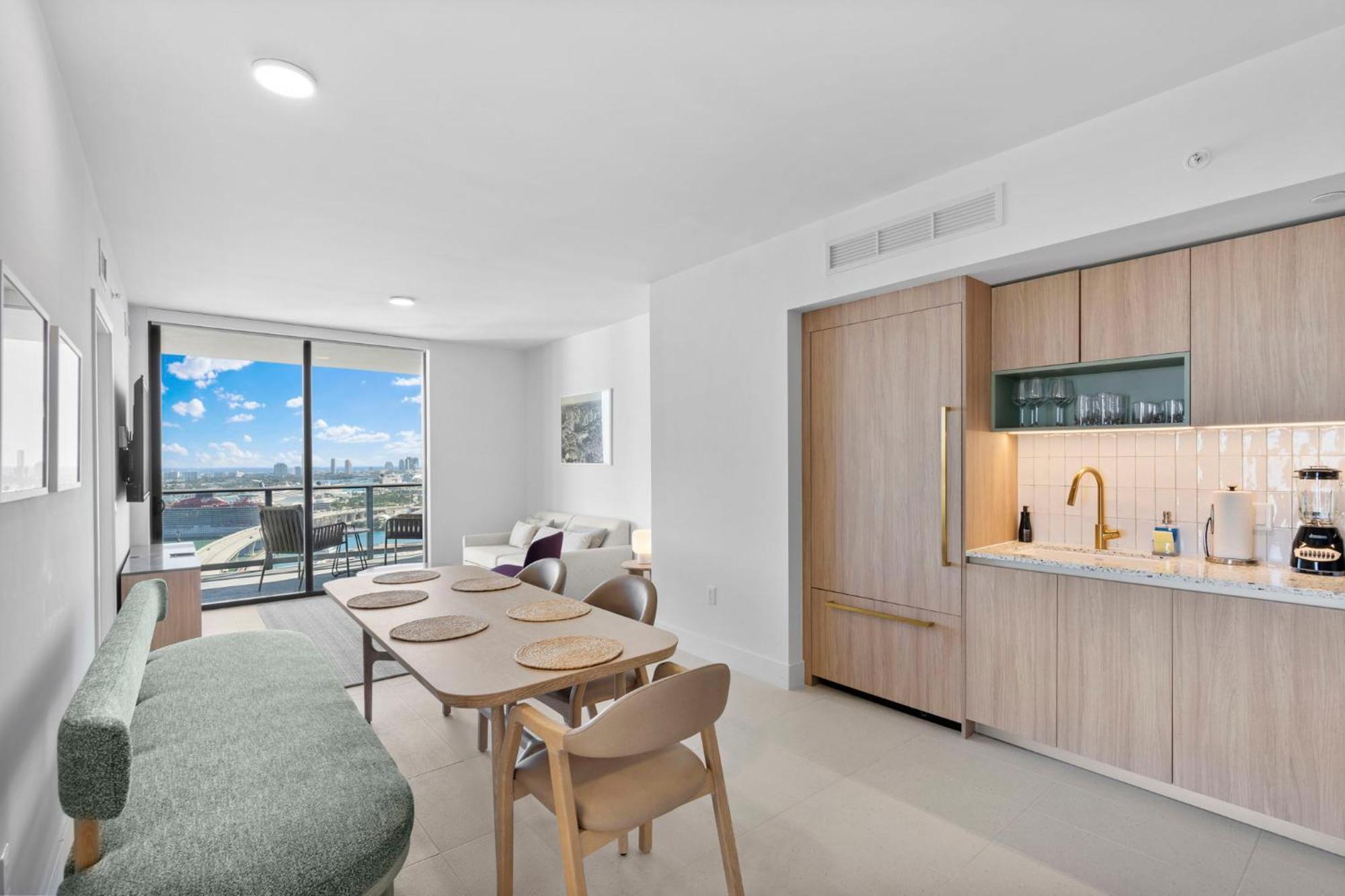Apartment Exclusive W 3br And Stunning Sea Views!