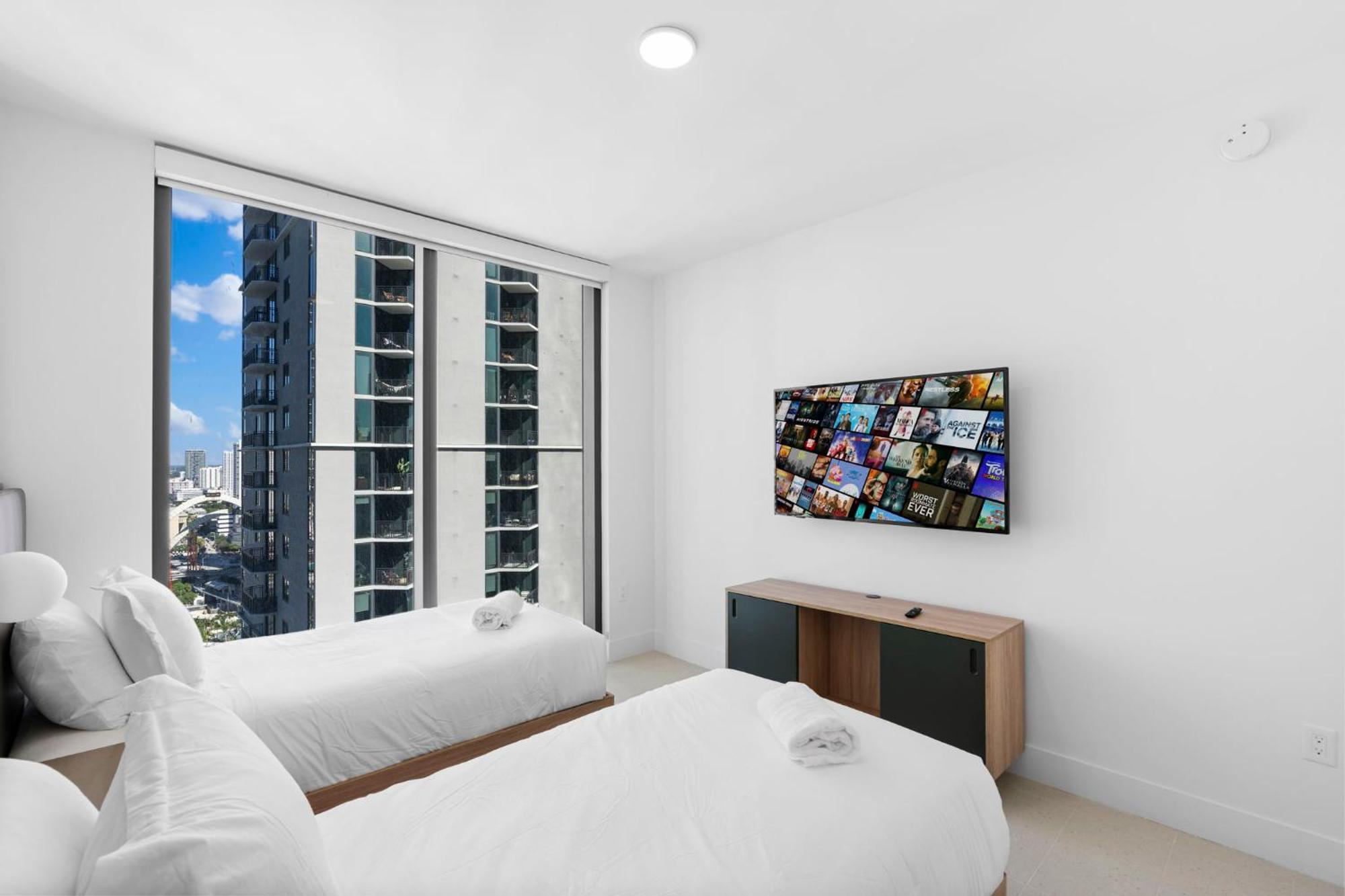 Exclusive W 3br And Stunning Sea Views!