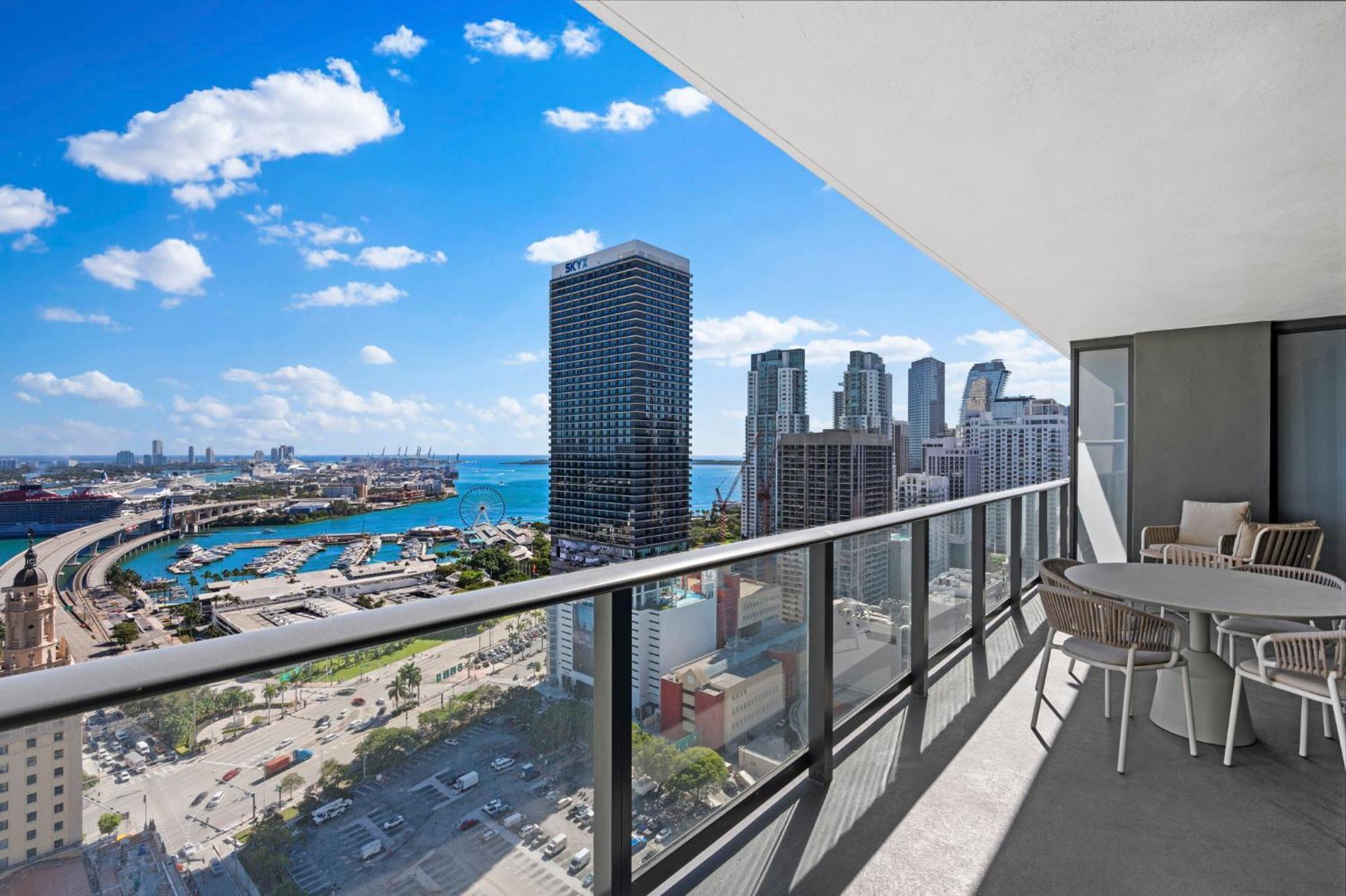 Exclusive W 3br And Stunning Sea Views! Apartment