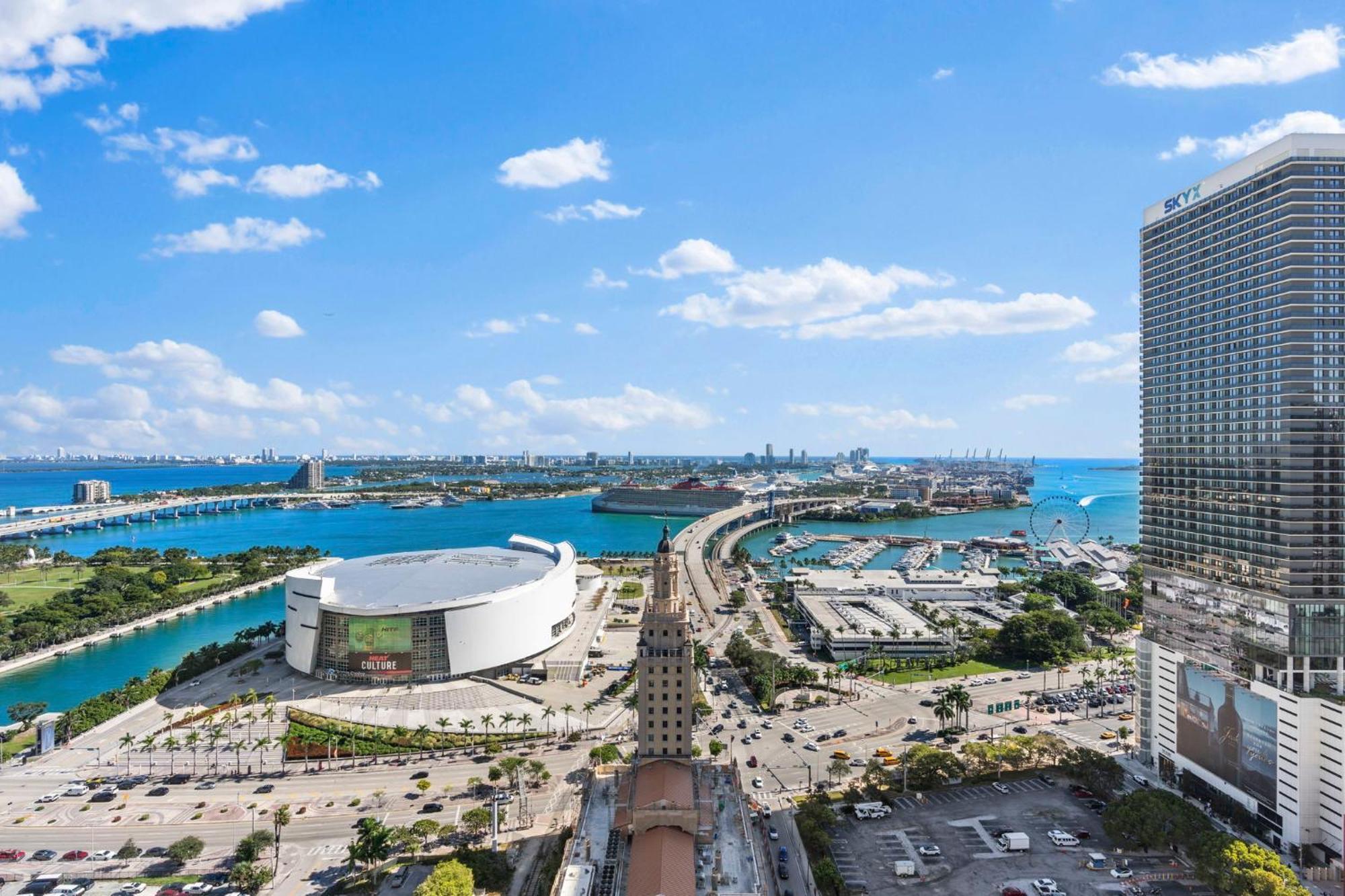 Exclusive W 3br And Stunning Sea Views!